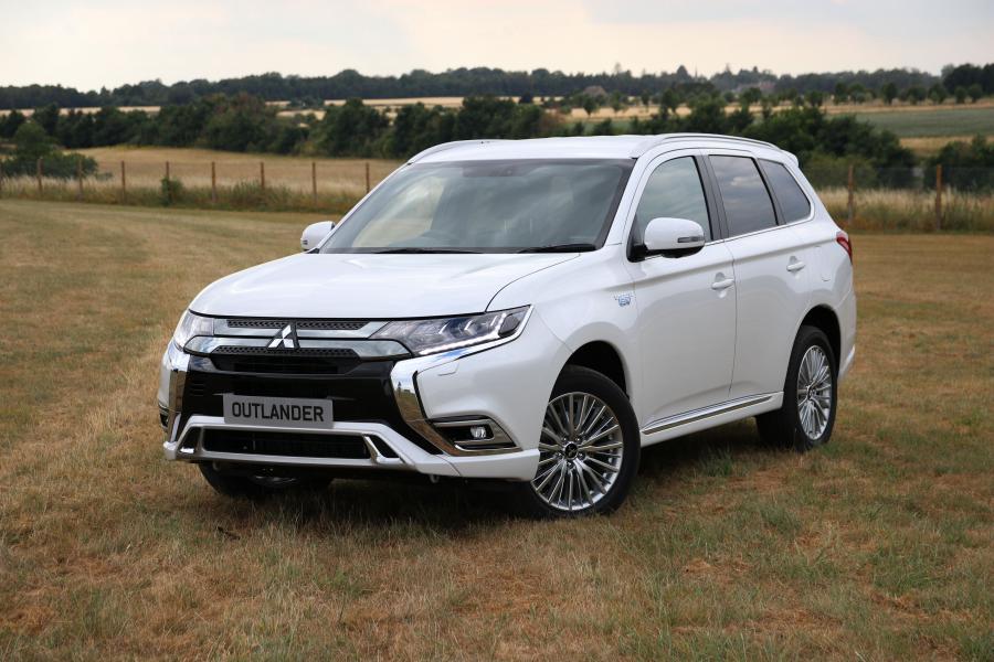  Mitsubishi Outlander PHEV 2018 года  (UK) (фото 1 из 25)
